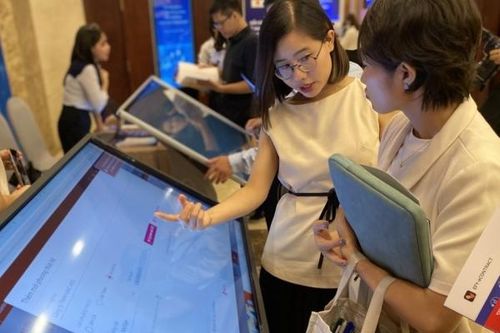 Trưng bày nhiều giải pháp chữ ký số, hợp đồng điện tử cho doanh nghiệp