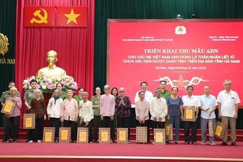 Công an tỉnh Hà Nam thu nhận mẫu ADN thân nhân liệt sĩ
