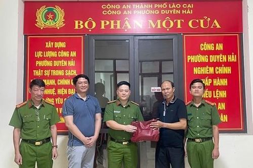 Đi tập thể dục nhặt được 300 triệu đồng