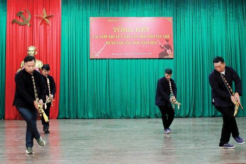 Độc đáo điệu múa khèn của dân tộc Mông