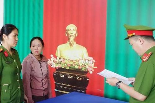 Nữ nhân viên chiếm đoạt hơn nửa tỷ đồng của chủ cửa hàng để trả nợ