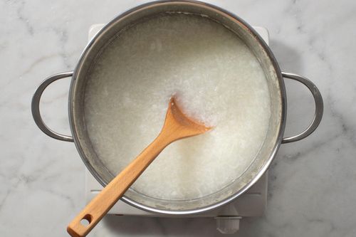 Mẹo chống trào khi nấu cháo