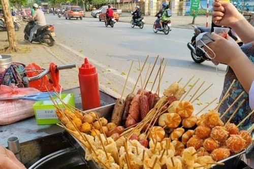 Không nên cho trẻ ăn thực phẩm 'xiên bẩn'