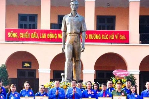 TP Hồ Chí Minh: Tuyên dương 57 gương 'Cán bộ, công chức, viên chức trẻ, giỏi, thân thiện'