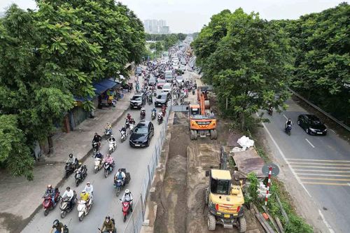 Thi công đường gom Đại lộ Thăng Long cẩu thả, bốn nhà thầu bị phạt