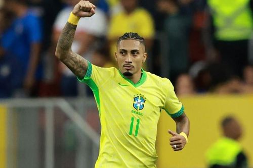 Tuyển Brazil vùi dập Peru