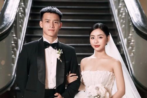 Tuyển thủ Việt Nam tung ảnh cưới