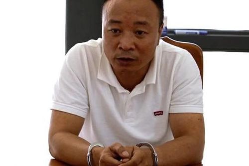 Khởi tố người bán cháo lòng giả đại tá, lừa tiền Tú 'ác'