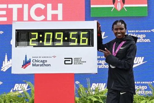 Ruth Chepngetich lập kỷ lục 'không có thật' ở Chicago Marathon: Một mình vươn tới đỉnh cao