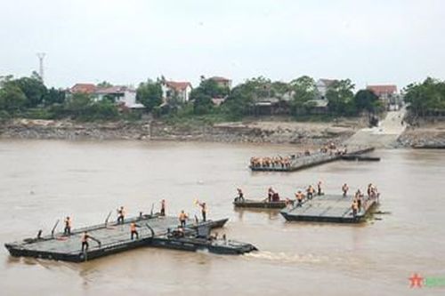 Tạm cắt cầu phao khu vực Phong Châu để bảo đảm an toàn cho người dân