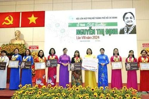 Trao giải thưởng Nguyễn Thị Định tặng 6 tập thể, cá nhân phụ nữ tiêu biểu