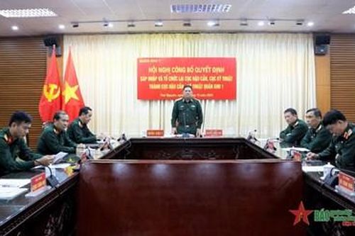 Quân khu 1 công bố Quyết định về sáp nhập, tổ chức lại Cục Hậu cần, Cục Kỹ thuật