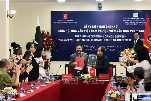'Truyện Kiều', 'Nhật ký trong tù' sẽ được dịch và xuất bản tại Pakistan