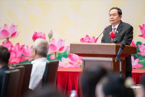 Chủ tịch Quốc hội Trần Thanh Mẫn gặp mặt các đại biểu tiêu biểu nhận Giải thưởng Vừ A Dính