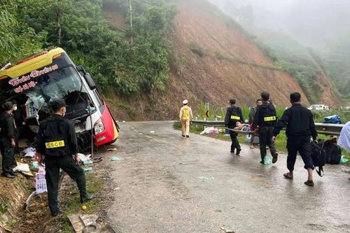 Điện Biên: Tai nạn xe khách khiến một người chết, nhiều người bị thương