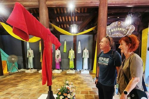Hồi sinh nghề dệt the La Khê