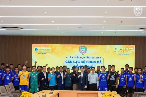 Trường Đại học Văn Hiến: Ra mắt ban huấn luyện và các cầu thủ CLB Bóng đá Đồng Tháp