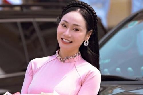 Nghệ sĩ Quách Thu Phương rạng rỡ với áo dài; diễn viên Thúy Ngân nữ tính