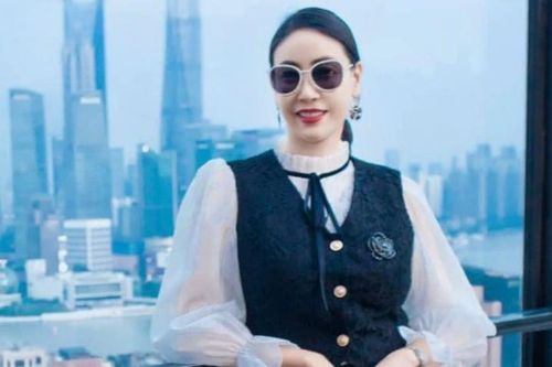 Hoa hậu Hà Kiều Anh ghi điểm bởi vóc dáng quyến rũ cùng làn da trắng mịn