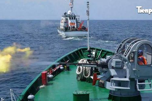 Vùng Cảnh sát biển 4 diễn tập vòng tổng hợp và bắn đạn thật trên biển