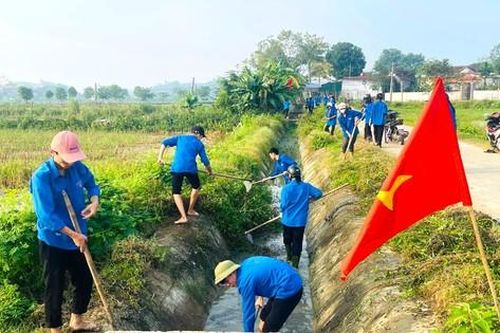 Hàng nghìn đoàn viên thanh niên nạo vét kênh mương, hưởng ứng ngày toàn dân làm thủy lợi