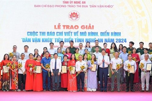 Phóng viên Báo Công lý đạt giải Nhì cuộc thi Báo chí viết về điển hình 'Dân vận khéo'