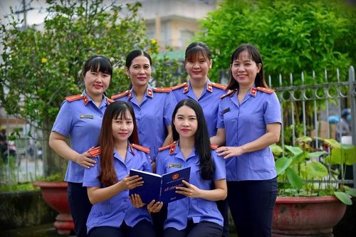 Nữ Kiểm sát viên điển hình, tiên tiến