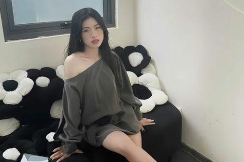 'Hoa khôi' tuyển nữ Việt Nam khoe chân dài nuột nà