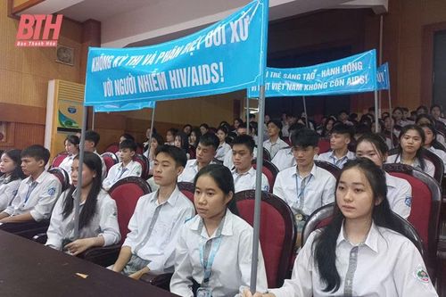 Ngăn chặn ma túy, HIV/AIDS xâm nhập học đường