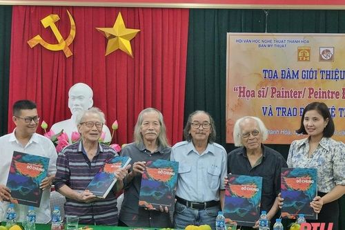 Họa sĩ Đỗ Chung ra mắt sách