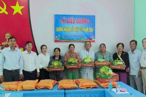Hàng chục hộ dân tự nguyện trả lại sổ hộ nghèo sau khi có cuộc sống tương đối ổn định
