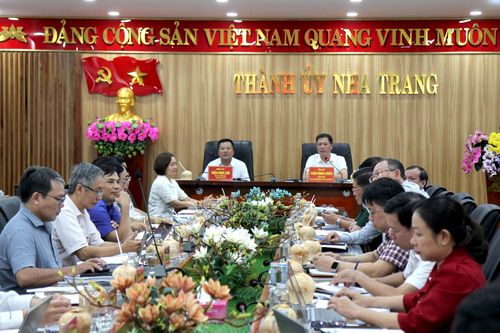 Hội nghị Thành ủy Nha Trang lần thứ 18