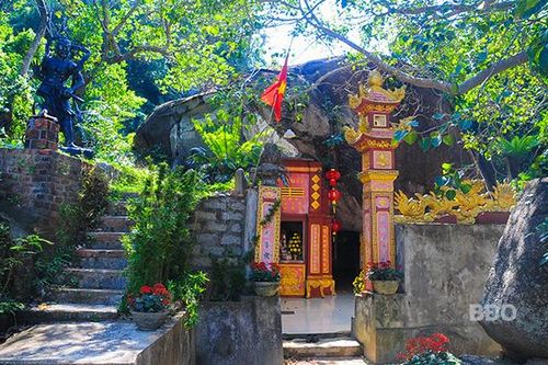 Thơ mộng cảnh chùa Ông Ðá