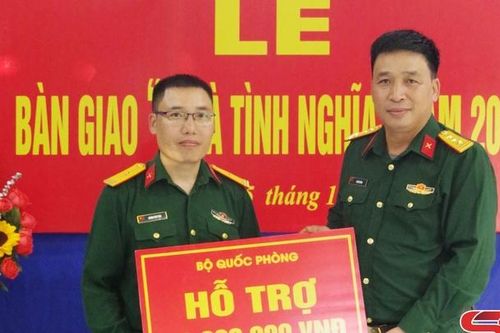 Bàn giao 'Nhà tình nghĩa' cho quân nhân có hoàn cảnh khó khăn