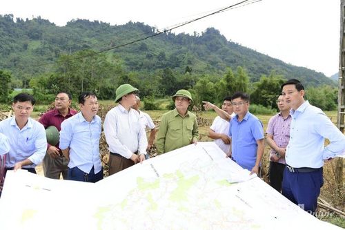 Phó Chủ tịch UBND tỉnh Nguyễn Thế Giang kiểm tra các điểm bố trí, sắp xếp ổn định dân cư tập trung vùng thiên tai tại Chiêm Hóa, Yên Sơn