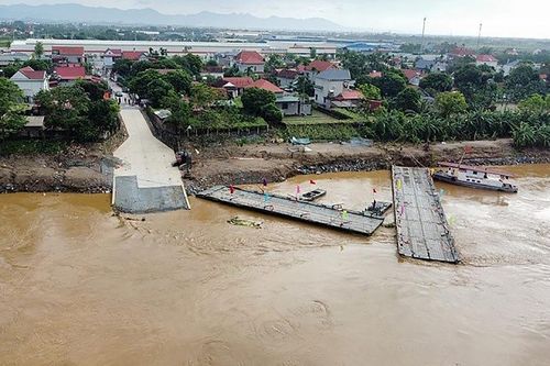 Phú Thọ: Cắt cầu phao Phong Châu khẩn cấp do nước sông Hồng lên cao