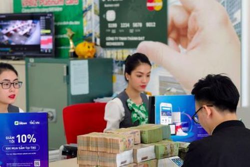 Trái phiếu doanh nghiệp bùng nổ: Ngân hàng thống trị, doanh nghiệp chùn bước trước nợ đáo hạn
