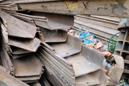 Hàng chục loại phế liệu bị tạm ngừng kinh doanh tạm nhập, tái xuất