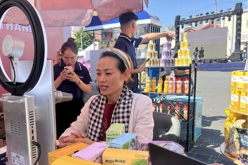 Nâng cao năng lực bán hàng trên sàn thương mại điện tử cho 150 lãnh đạo HTX