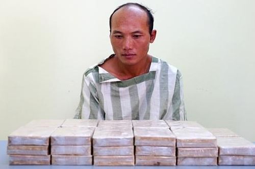 Mật phục trong đêm bắt vụ chuyển 34 bánh heroin