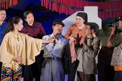 Biểu diễn vở hài kịch 'Bệnh sĩ' và 'Mặc cha sự đời'