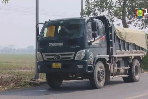 Xe chở vật liệu XD xếp hàng né kiểm tra tải trọng