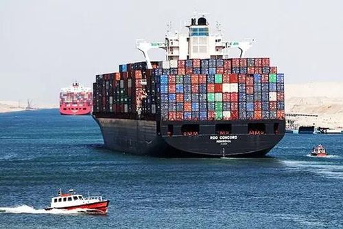 Hơn 6.600 tàu thương mại tránh kênh đào Suez trong năm qua
