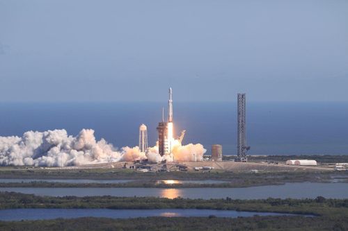 Tàu vũ trụ lớn nhất NASA bắt đầu tìm sự sống trên mặt trăng của sao Mộc
