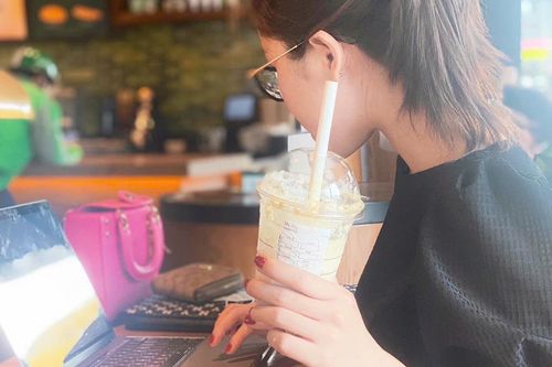 Hãy lo kiếm tiền thay vì xì xào chê Gen Z chi 100 nghìn uống cà phê mỗi ngày