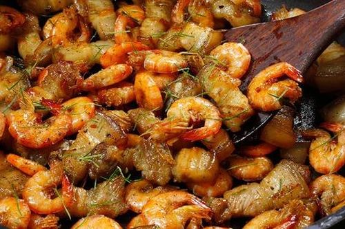 Tôm rang thịt làm theo cách sau ngọt mặn đậm đà rất ngon, thịt màu đẹp, tôm không khô