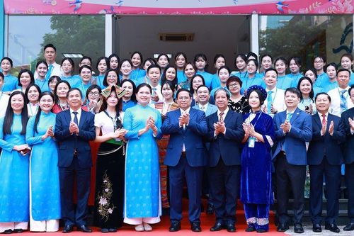 Phụ nữ Việt Nam mãi tỏa sáng bằng phẩm chất, tài năng, trí tuệ và lòng nhân ái