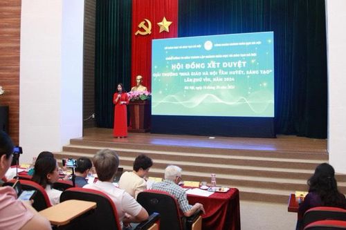 Tôn vinh nhà giáo Hà Nội nhiệt tình, tâm huyết với nghề