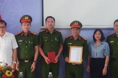Công an quận Thanh Khê khen thưởng đột xuất Công an 3 phường