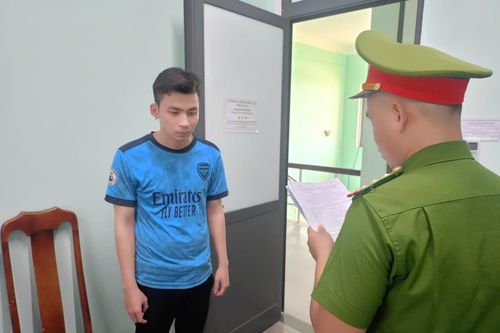 Sau khi chia tay người yêu, nam thanh niên tung clip nhạy cảm